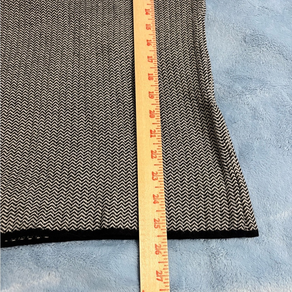 White House Black Market Black White Chevron Knit Turtleneck Top Large - Picture 6 of 9
